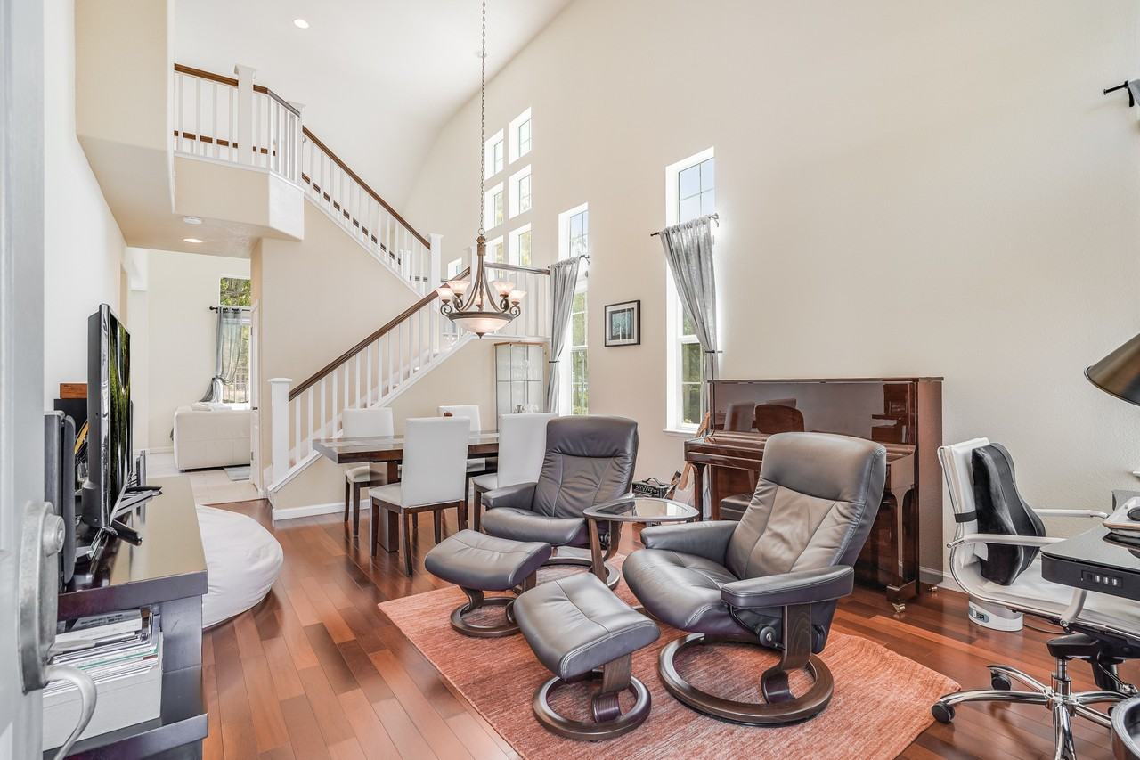 505 Jetty Way - Photo 3 of 24