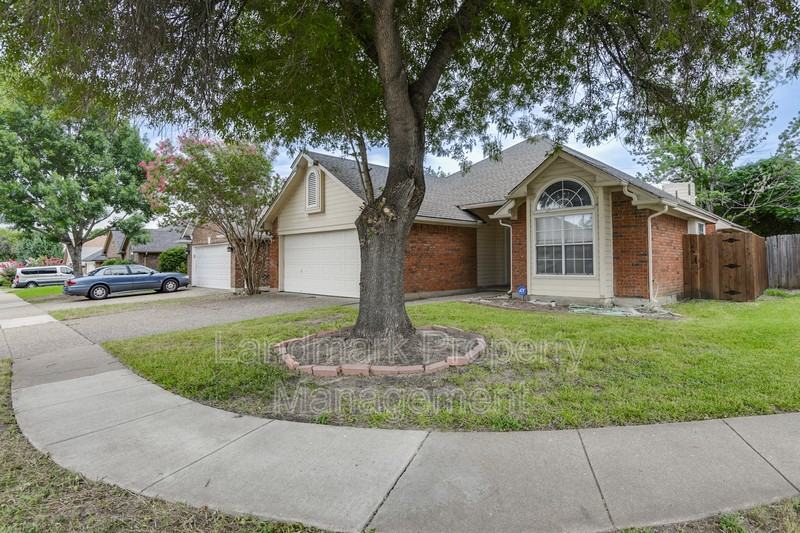 952 Freshwood Ct - Photo 3 of 26