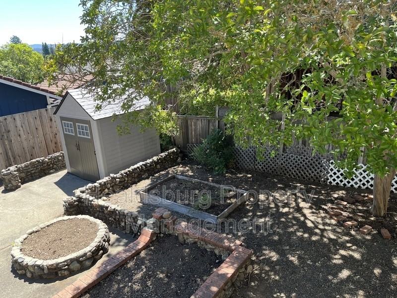 410 Grant St - Photo 2 of 25