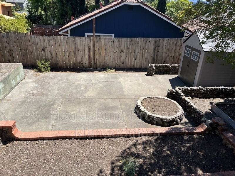 410 Grant St - Photo 3 of 25