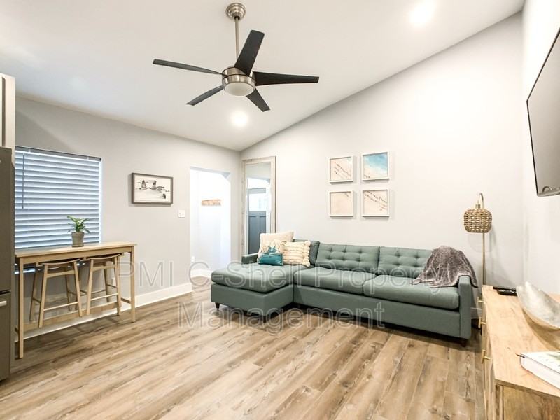 103 N D St - Photo 2 of 18
