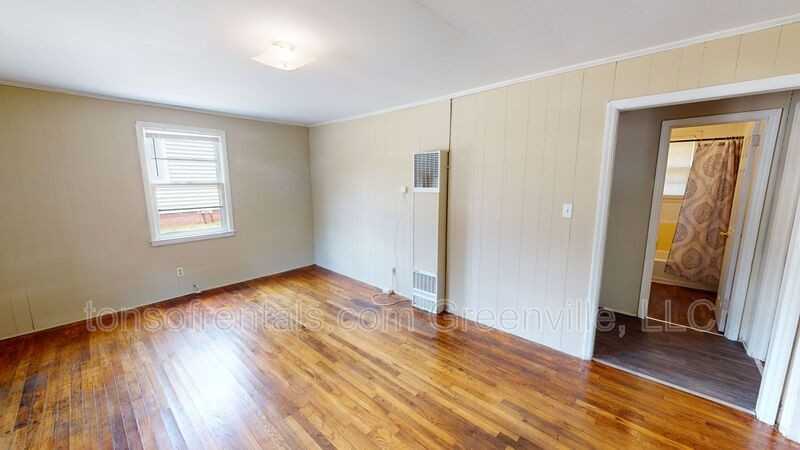 734 Whitlock St - Photo 4 of 10