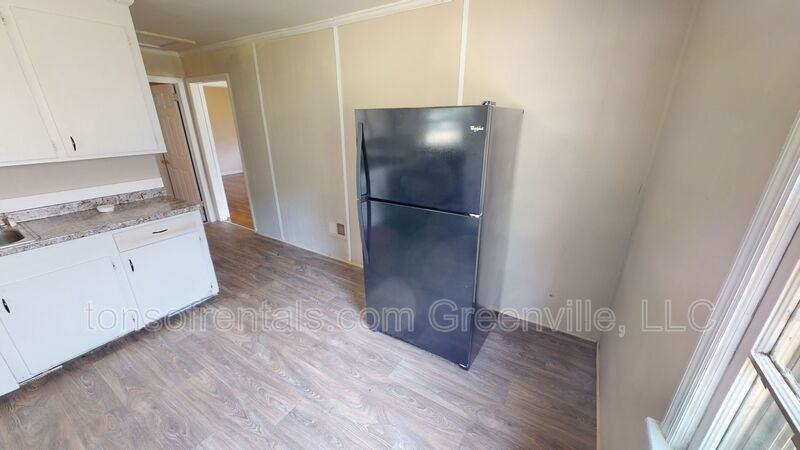 734 Whitlock St - Photo 6 of 10