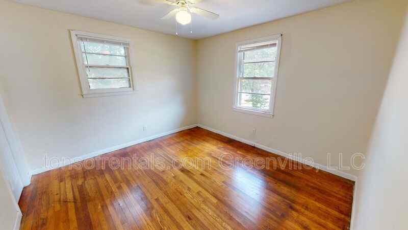 734 Whitlock St - Photo 7 of 10