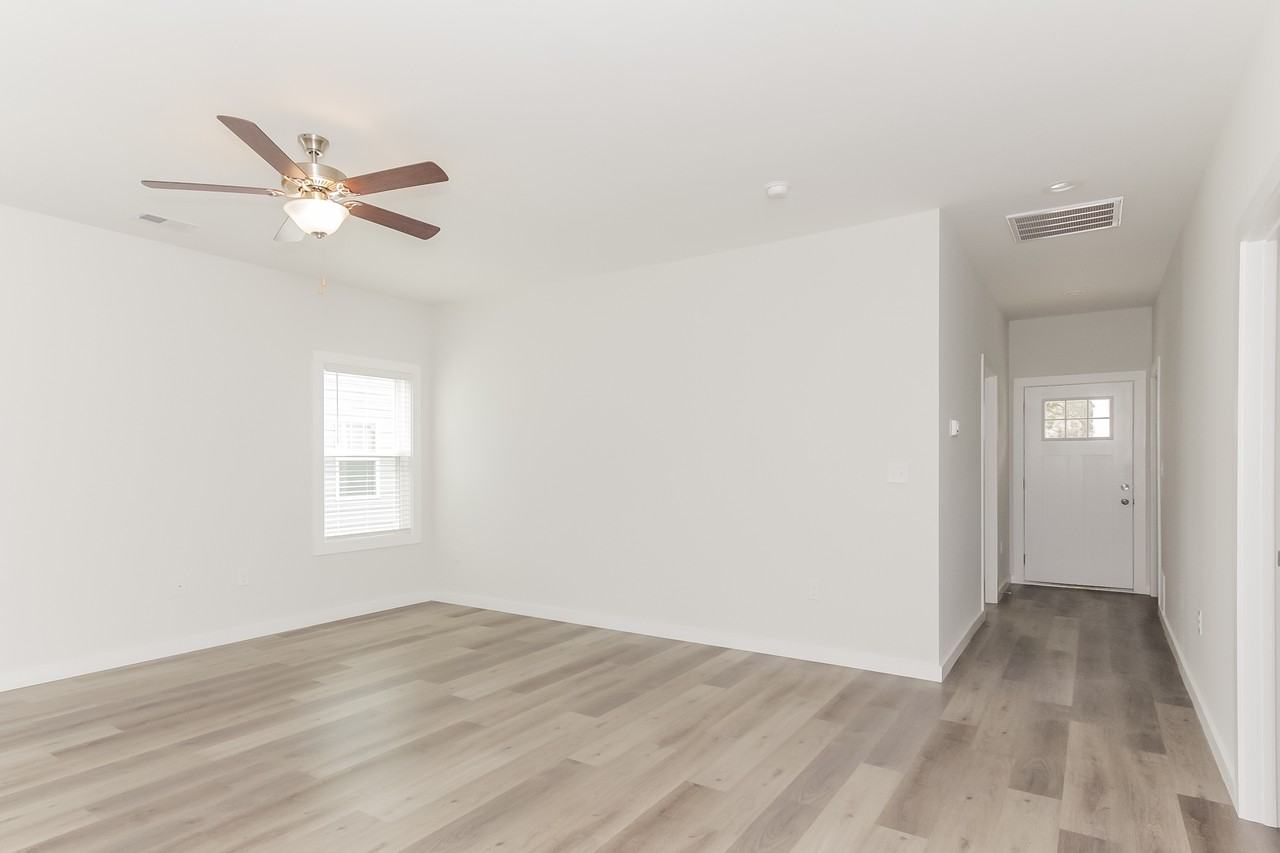 7712 Shadow Lawn Rd - Photo 2 of 13