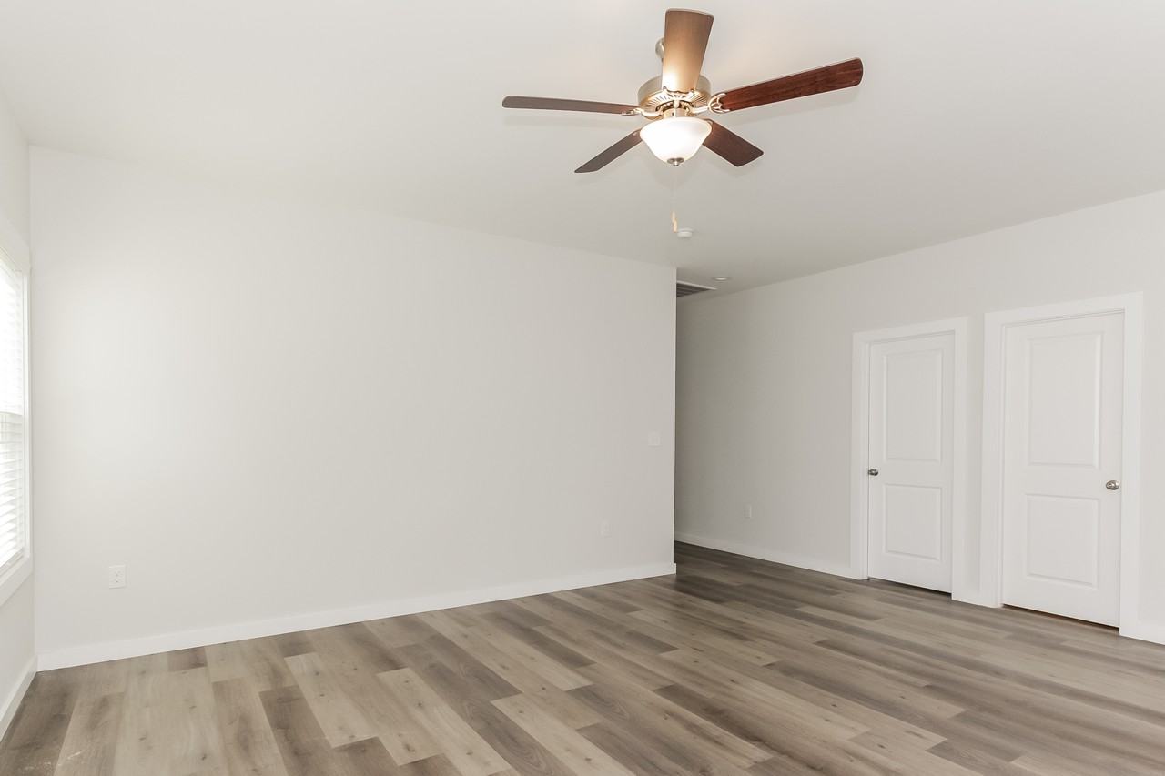 7712 Shadow Lawn Rd - Photo 3 of 13