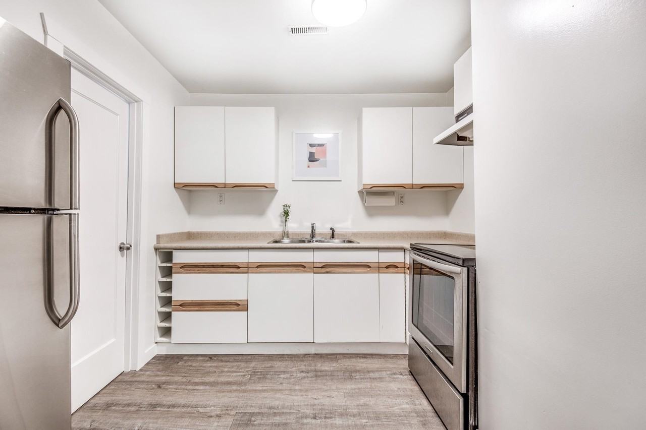 208 College Park Way - Photo 3 of 5