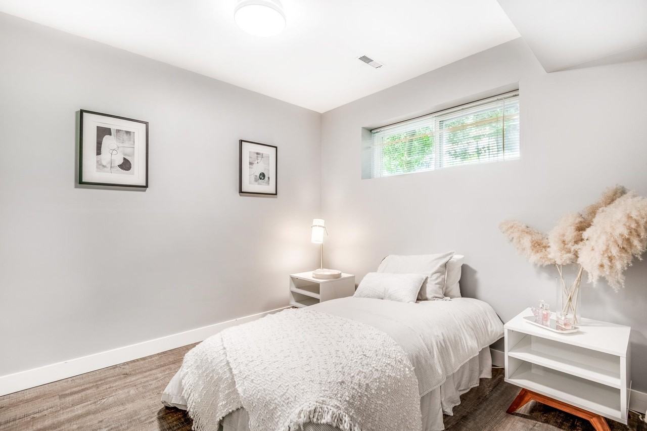 208 College Park Way - Photo 2 of 5