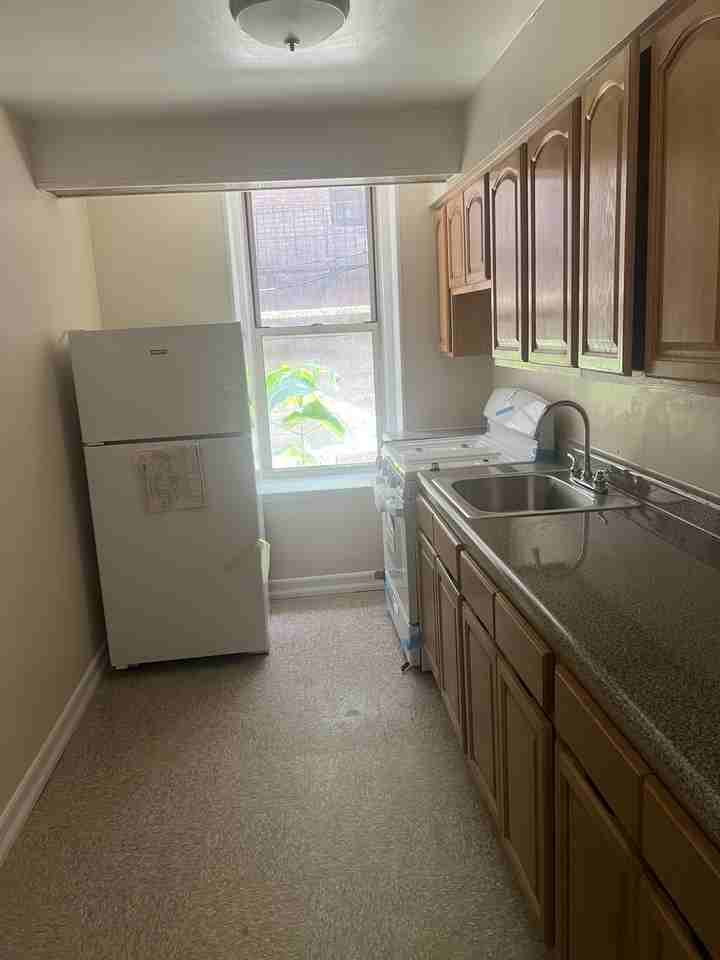 73  75 Seaman Ave - Photo 2 of 5