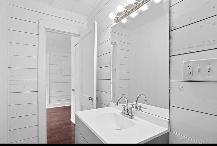 303 N Oak Ln #NA - Photo 2 of 13