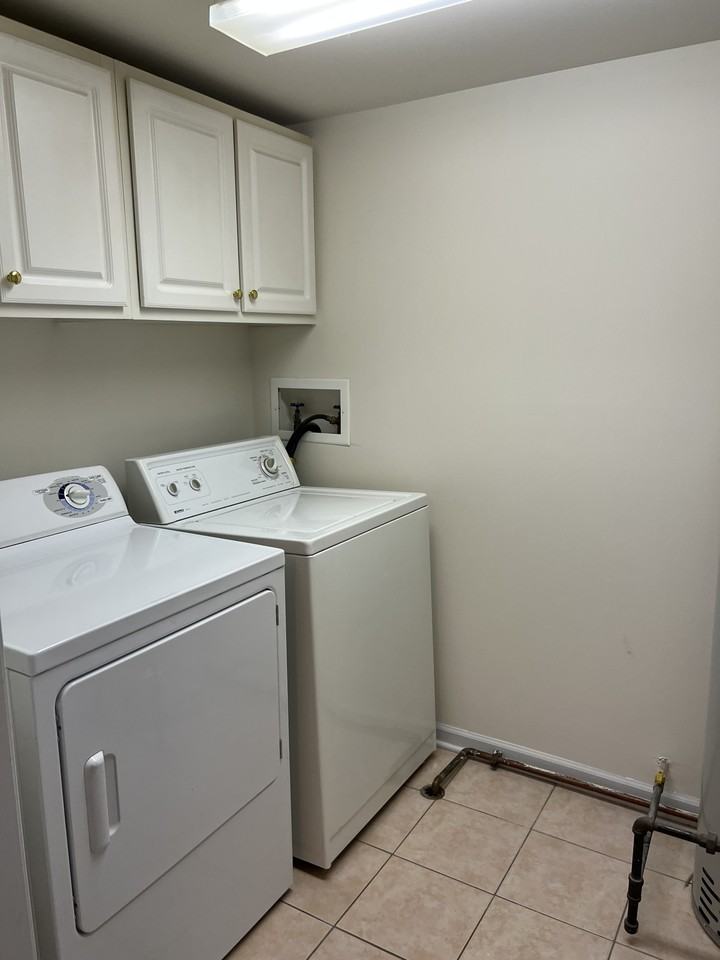 1210 E Washington St #405