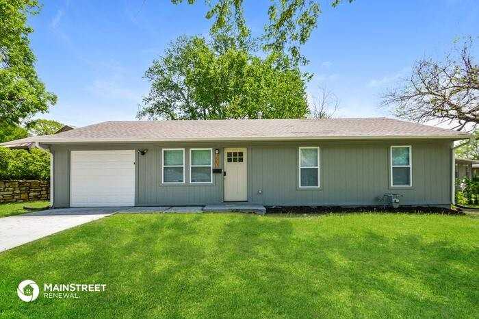 1903 N 41st Ter - Photo 3 of 16