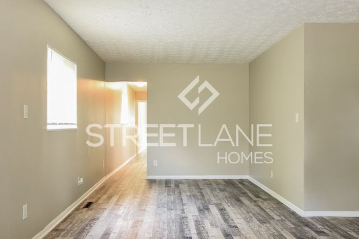 3087 Huntington Dr - Photo 2 of 15