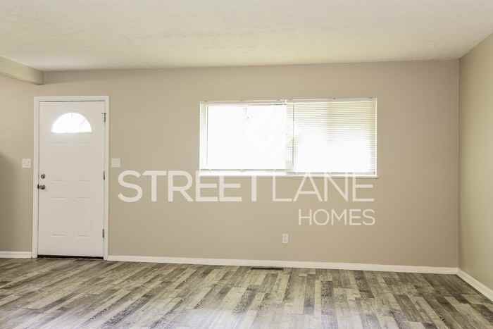 3087 Huntington Dr - Photo 3 of 15