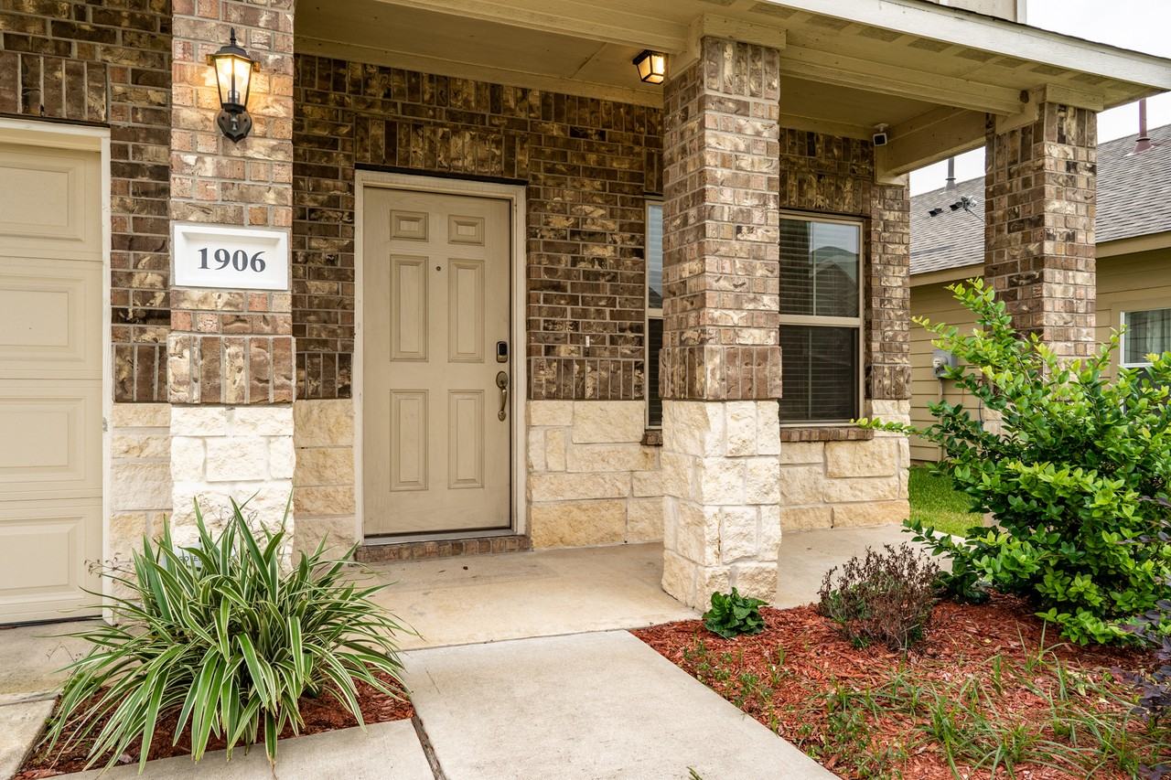 1906 Howth Ave #1 - Photo 3 of 41