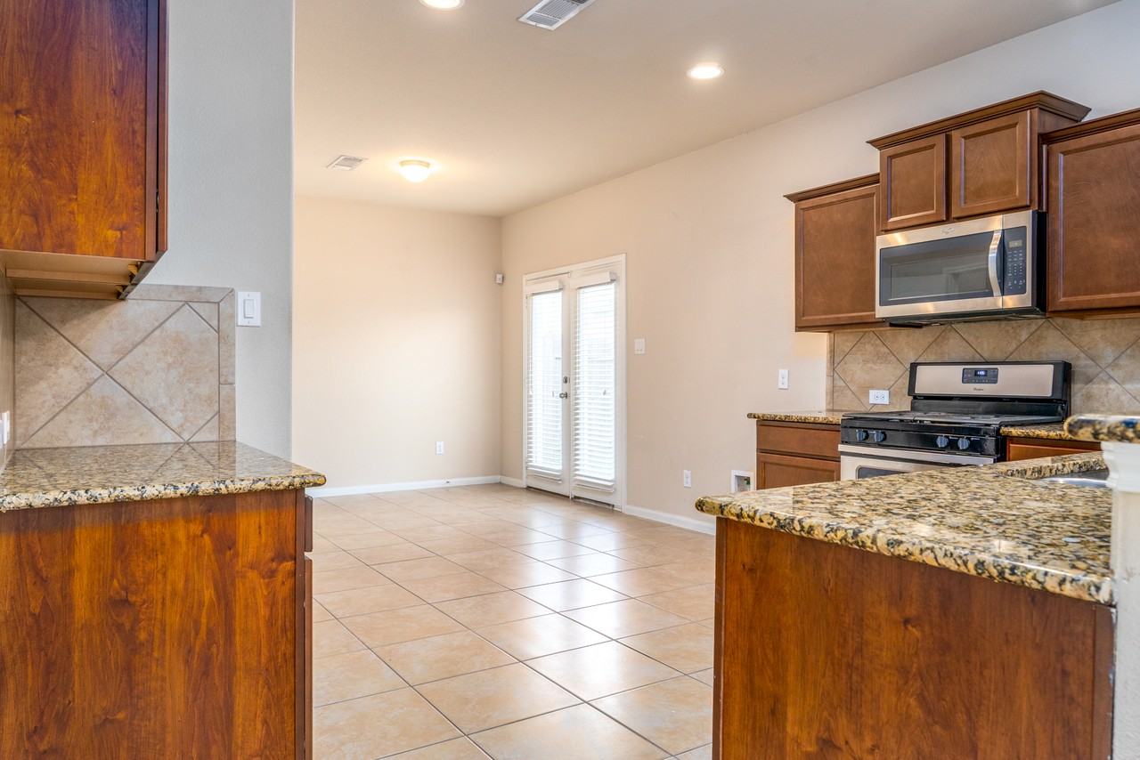 1906 Howth Ave #1 - Photo 5 of 41