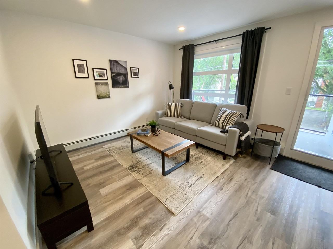 206 - Photo 3 of 30