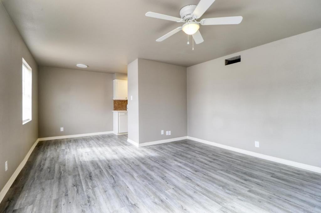 518 E Mcneese St - Photo 3 of 6