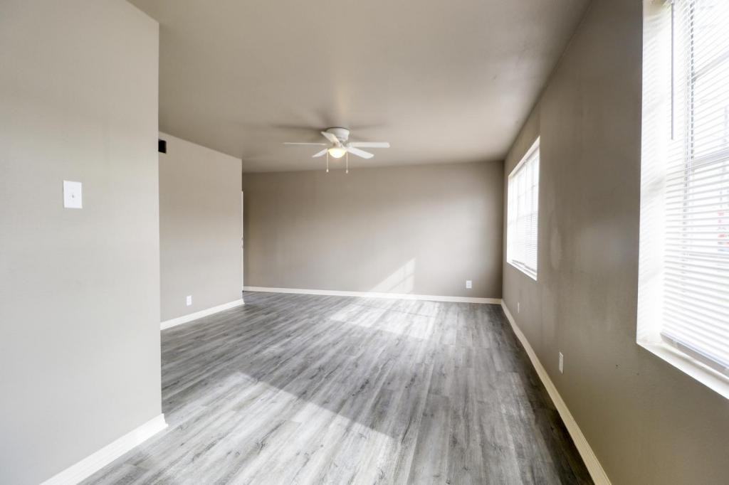 518 E Mcneese St - Photo 4 of 6