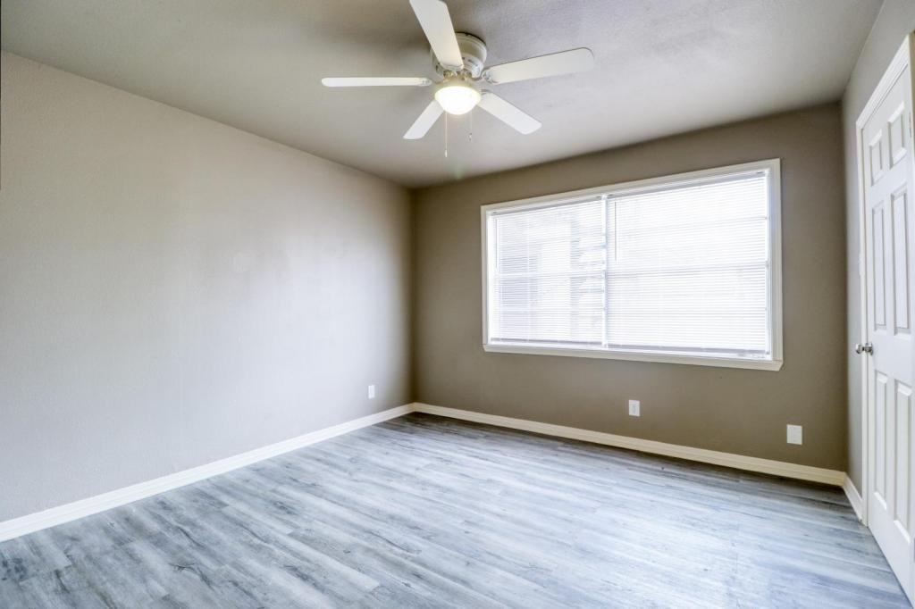 518 E Mcneese St - Photo 5 of 6