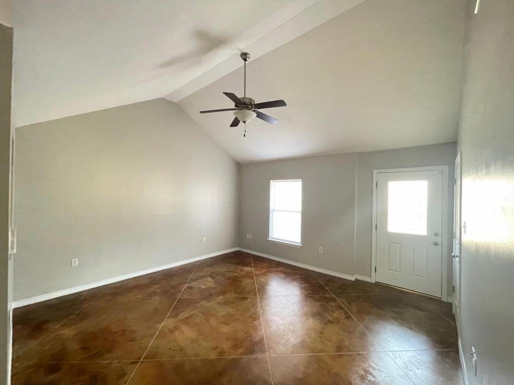 13296 Moss Point Dr - Photo 3 of 11