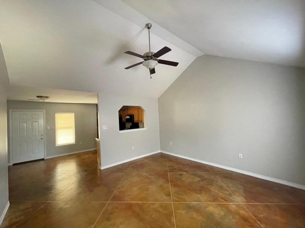 13296 Moss Point Dr - Photo 2 of 11