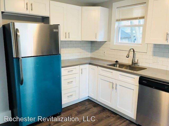 152 Barton St - Photo 3 of 10
