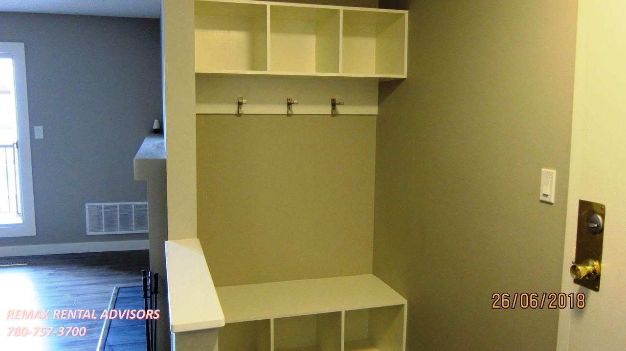 51 Akins Dr - Photo 2 of 14