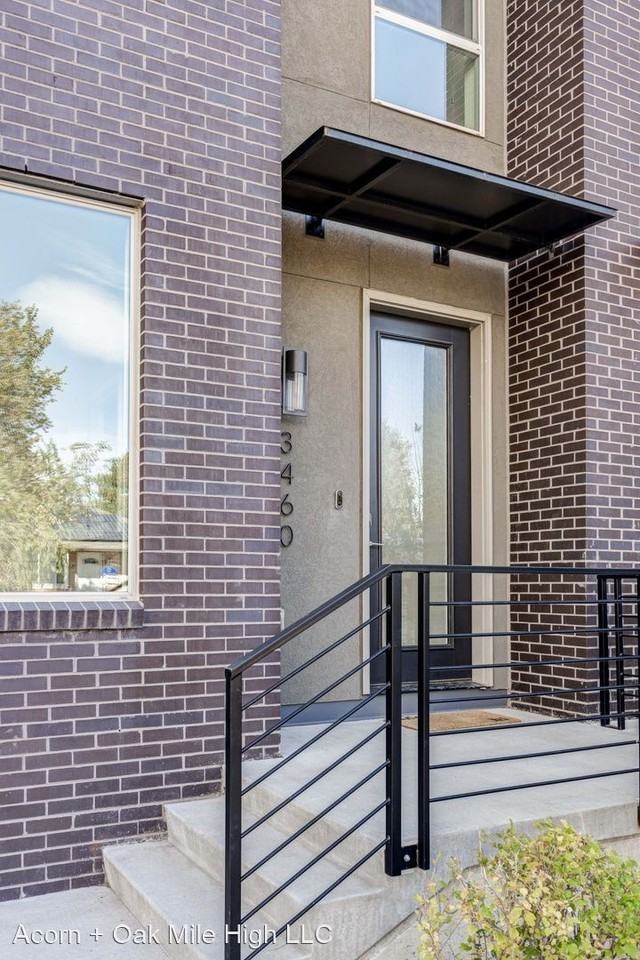 Upscale Room for Rent! - Photo 3 of 16