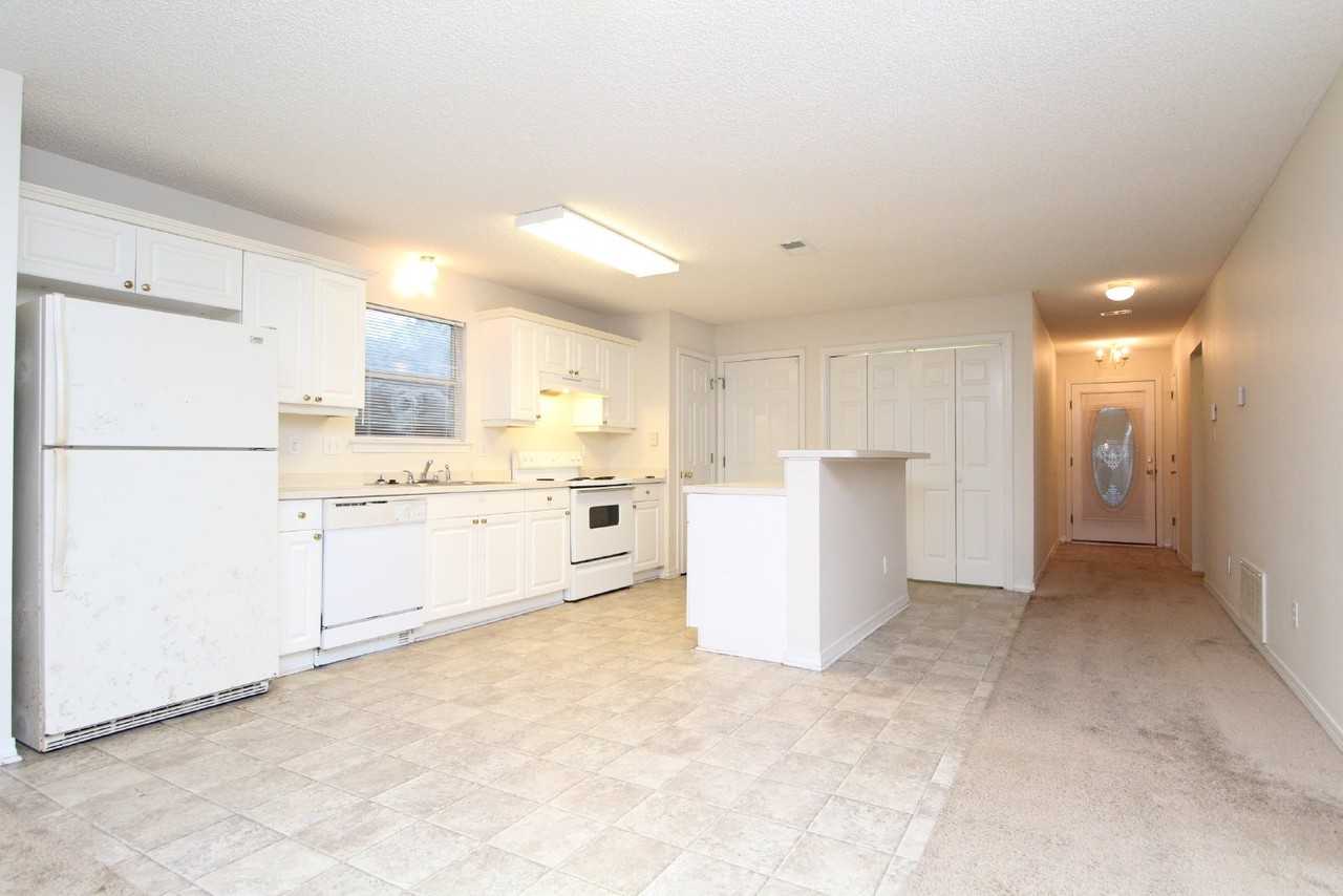 1054 Simpson St - Photo 3 of 18