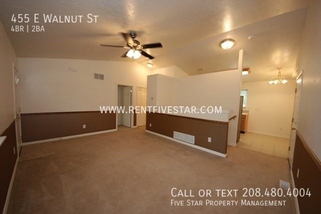 455 E Walnut St - Photo 3 of 15