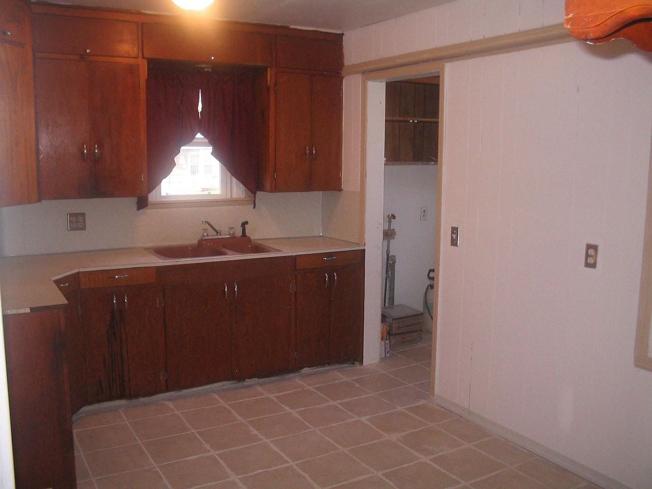 520 Se 45th St #NA - Photo 3 of 3