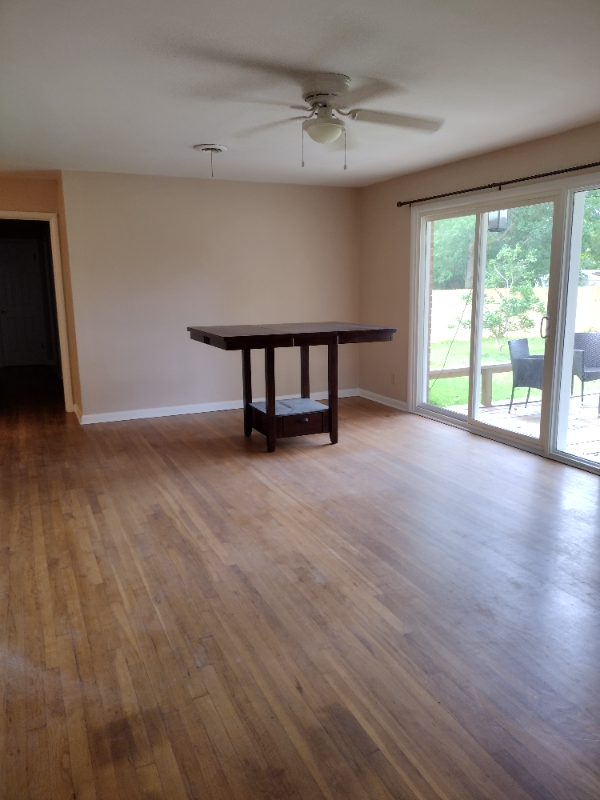 6031 Greenwood Ln - Photo 3 of 13