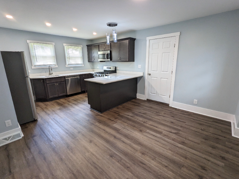 1248 Clairhaven St - Photo 3 of 16