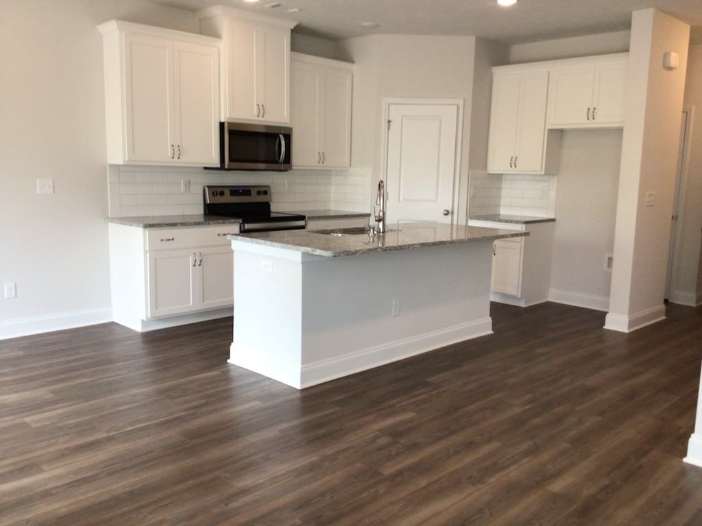 605 Hampton Dr #1 - Photo 2 of 15