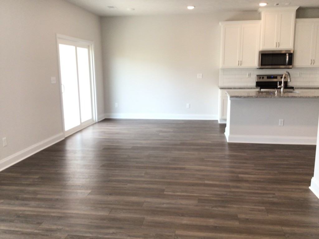 605 Hampton Dr #1 - Photo 3 of 15