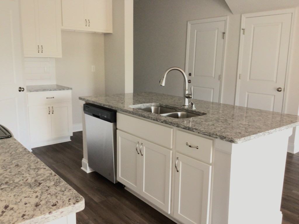 605 Hampton Dr #1 - Photo 4 of 15