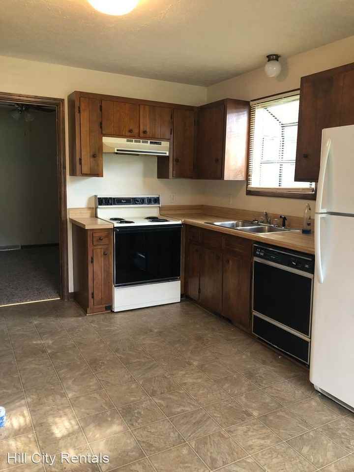 1175 Village Highway - Photo 3 of 6