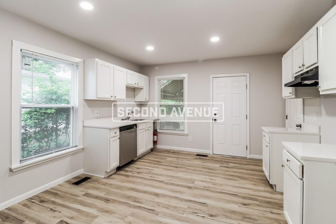 1219 California Ave - Photo 3 of 7