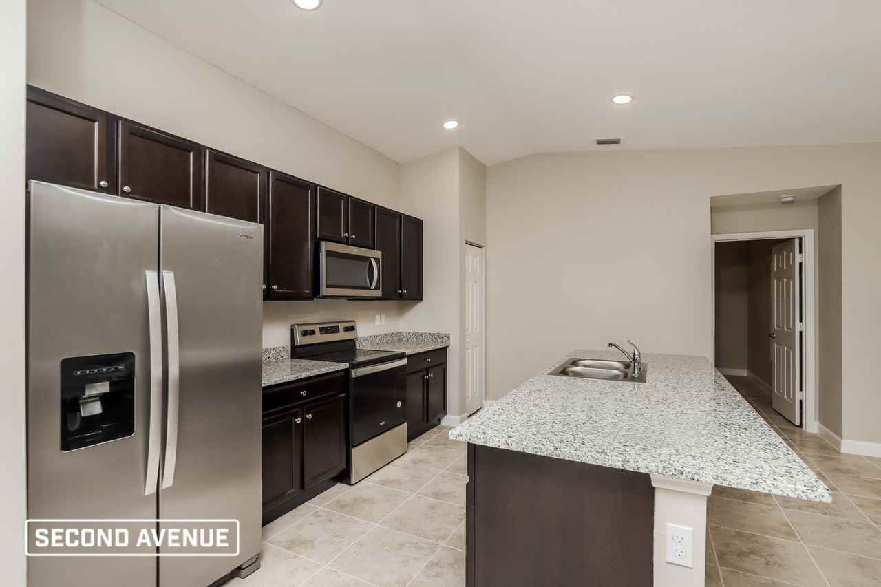 447 Hallmark St Se - Photo 2 of 21