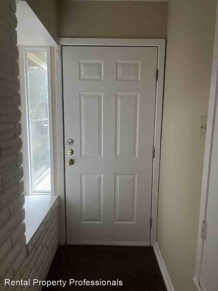 310 Blaze Ave - Photo 3 of 35