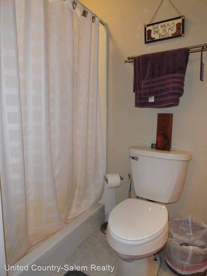 804 E Inman St - Photo 2 of 15