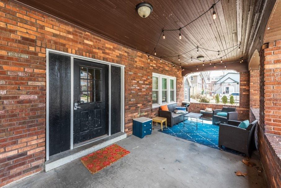 3933 Charlotte St - Photo 2 of 18