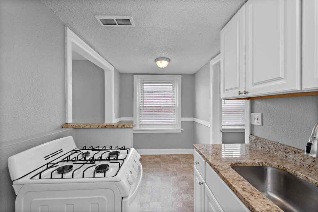 3022 Mcgee St - Photo 4 of 8