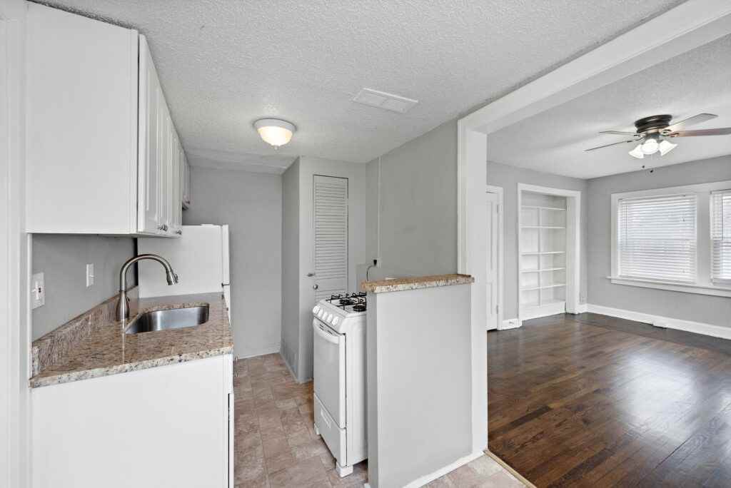 3022 Mcgee St - Photo 5 of 8