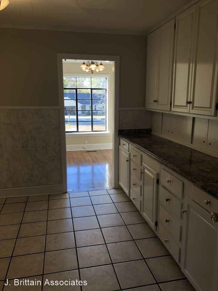 33 Rosemary Ln - Photo 3 of 18