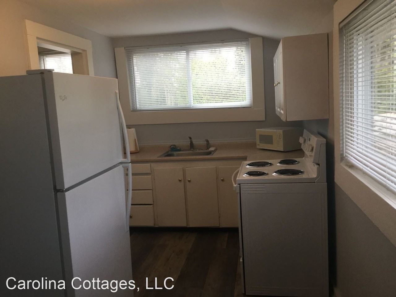 1017 Oakland St - Photo 3 of 15