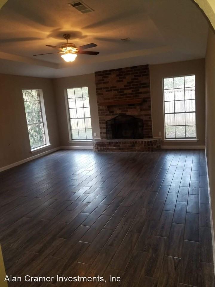 2845 Marion St - Photo 2 of 14
