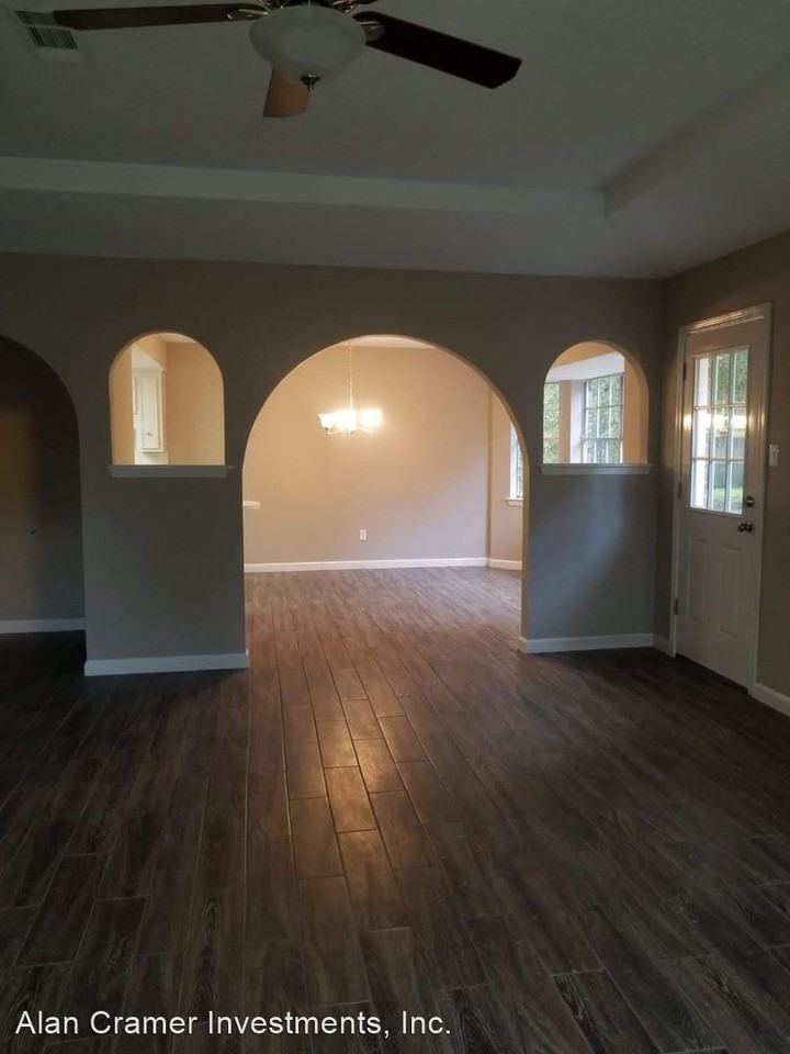 2845 Marion St - Photo 3 of 14