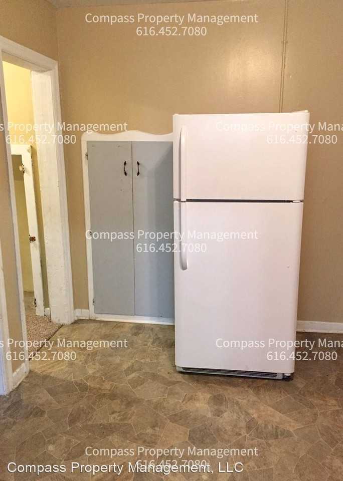 919 4th St NW - Photo 2 of 12